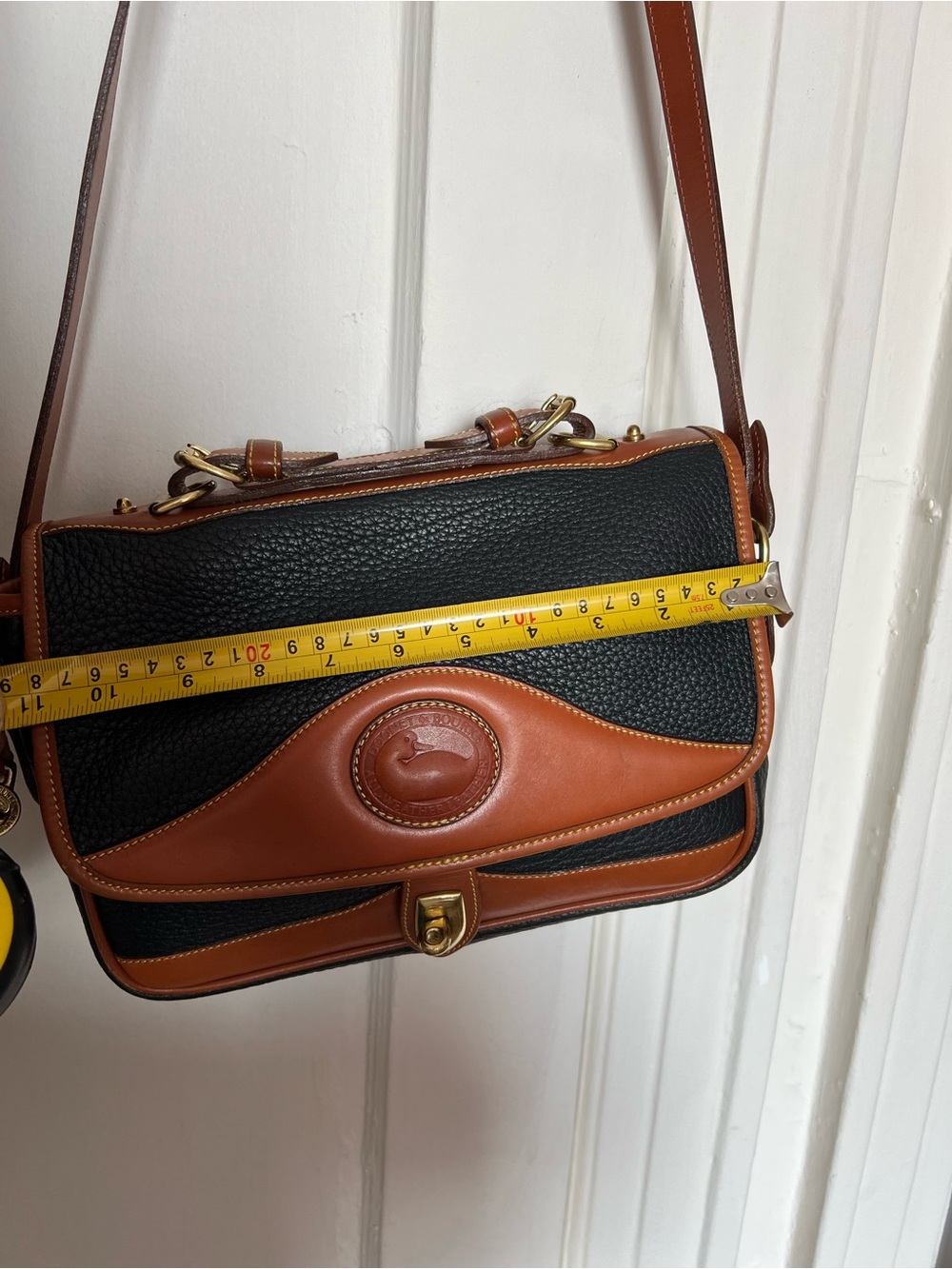 Vintage Dooney & Bourke AWL Black Leather Large Carrier Crossbody Bag -Excellent - Picture 7 of 16